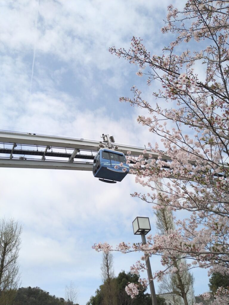 桜とスカイレール