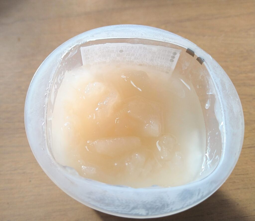水切りヨーグルトももを開けたところ